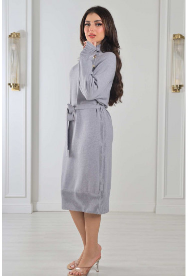 فستان شتوي مزين بأزرار جانبية كبيرة فستان شتوي مزين بأزرار جانبية كبيرة