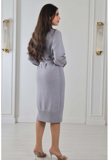 فستان شتوي مزين بأزرار جانبية كبيرة فستان شتوي مزين بأزرار جانبية كبيرة