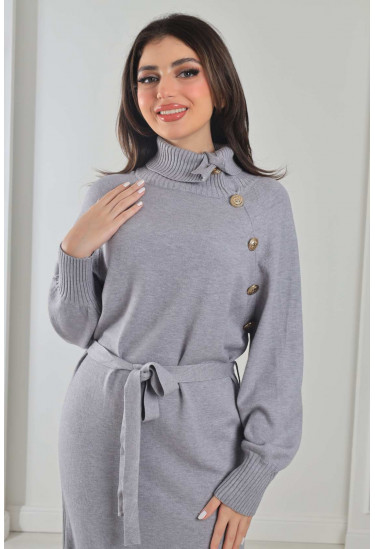 فستان شتوي مزين بأزرار جانبية كبيرة فستان شتوي مزين بأزرار جانبية كبيرة