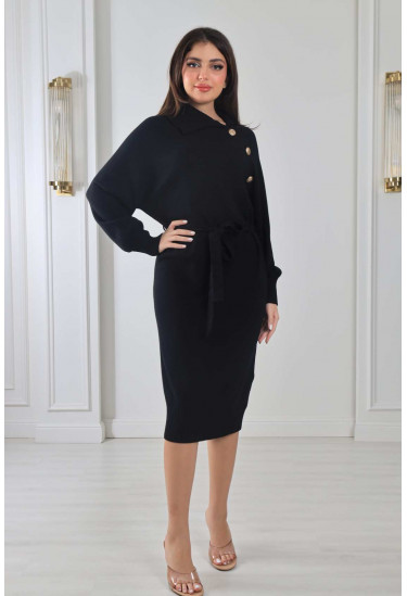 فستان شتوي مزين بأزرار جانبية كبيرة فستان شتوي مزين بأزرار جانبية كبيرة