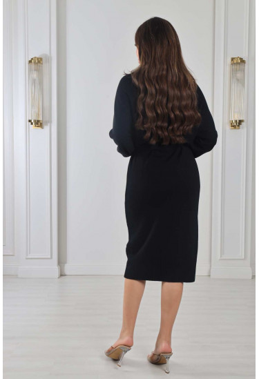 فستان شتوي مزين بأزرار جانبية كبيرة فستان شتوي مزين بأزرار جانبية كبيرة