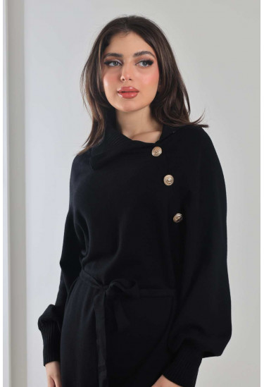 فستان شتوي مزين بأزرار جانبية كبيرة فستان شتوي مزين بأزرار جانبية كبيرة