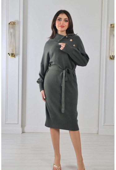 فستان شتوي مزين بأزرار جانبية كبيرة فستان شتوي مزين بأزرار جانبية كبيرة