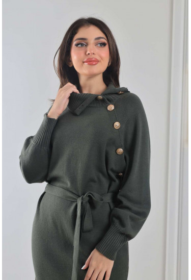 فستان شتوي مزين بأزرار جانبية كبيرة فستان شتوي مزين بأزرار جانبية كبيرة