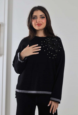 طقم كاجوال مزين بالاستراس على الكتف طقم كاجوال مزين بالاستراس على الكتف