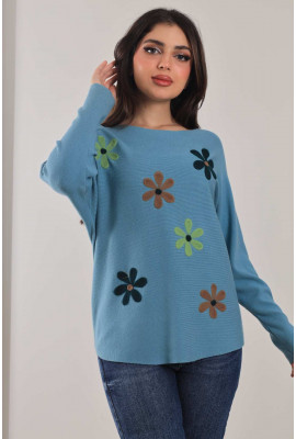 بلوزة شتوية مزينة بالورود