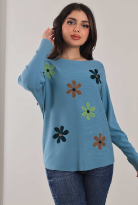 بلوزة شتوية مزينة بالورود