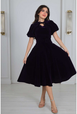 فستان ميدي مخملي بأكمام منفوخة 