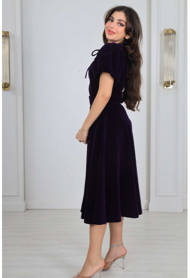 فستان ميدي مخملي بأكمام منفوخة 