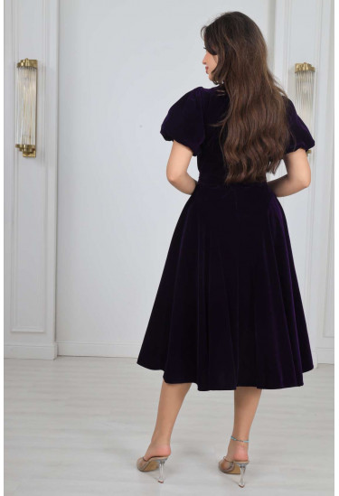 فستان ميدي مخملي بأكمام منفوخة 