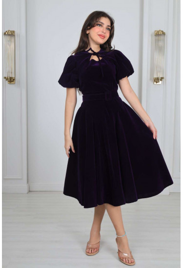 فستان ميدي مخملي بأكمام منفوخة 