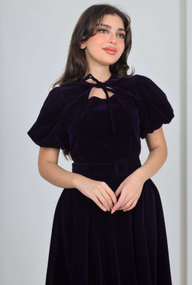 فستان ميدي مخملي بأكمام منفوخة 