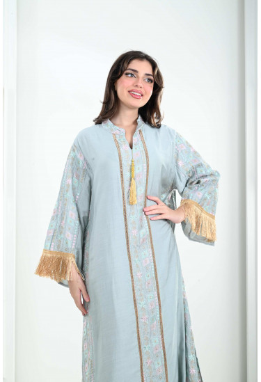 جلابية نسائية أنيقة مطزرة بخيوط السيرما 