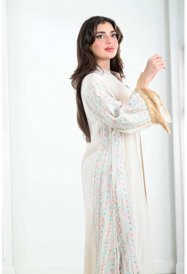 جلابية نسائية أنيقة مطزرة بخيوط السيرما 