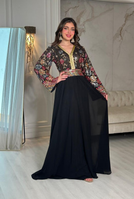 جلابية نسائية بأكمام واسعة مطرزة