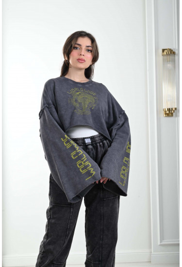 بلوزة Crop واسعة بلوزة Crop واسعة