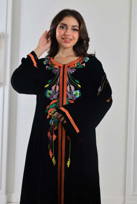 جلابية أنيقة مطرزة بالألوان الزاهية جلابية أنيقة مطرزة بالألوان الزاهية