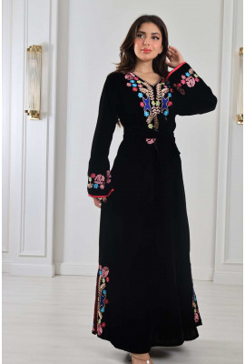 جلابية طويلة بتطريز ناعم