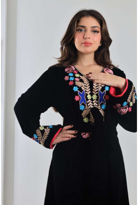 جلابية طويلة بتطريز ناعم