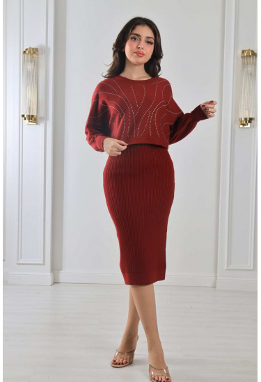 طقم نسائي شتوي ( توب مطرز + تنورة مدرجة ) 