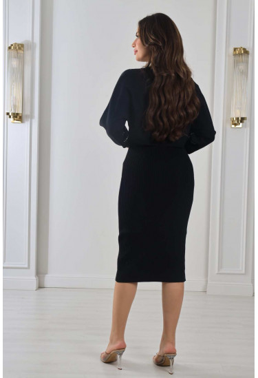 طقم نسائي شتوي ( توب مطرز + تنورة مدرجة ) 