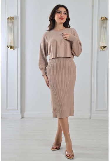 طقم شتوي راقي ( توب بأكمام واسعة + تنورة )