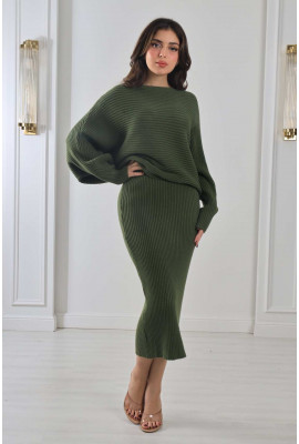 طقم مدرج مع بلوزة واسعة 