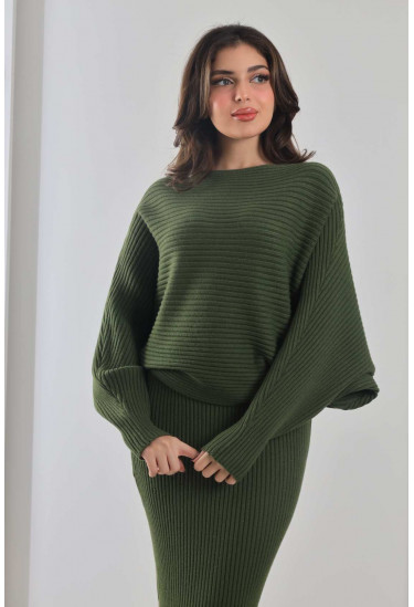 طقم مدرج مع بلوزة واسعة طقم مدرج مع بلوزة واسعة