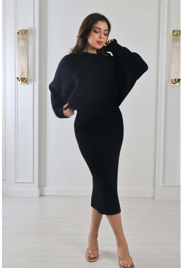 طقم مدرج مع بلوزة واسعة طقم مدرج مع بلوزة واسعة