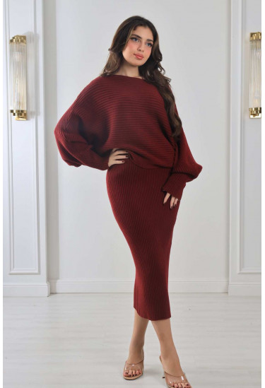 طقم مدرج مع بلوزة واسعة طقم مدرج مع بلوزة واسعة