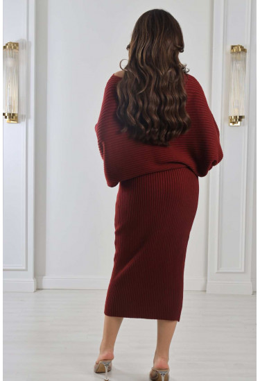 طقم مدرج مع بلوزة واسعة طقم مدرج مع بلوزة واسعة