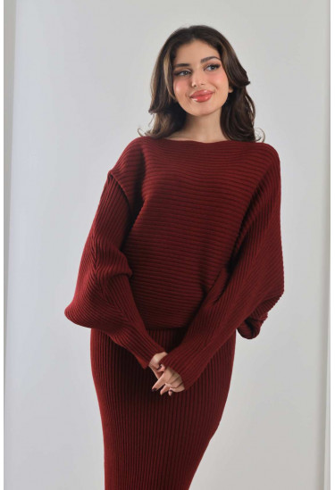 طقم مدرج مع بلوزة واسعة طقم مدرج مع بلوزة واسعة