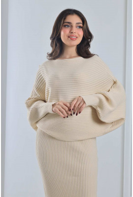 طقم مدرج مع بلوزة واسعة 