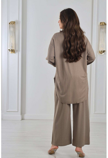 طقم نسائي اسبور مطرز بخطوط من الاستراس 