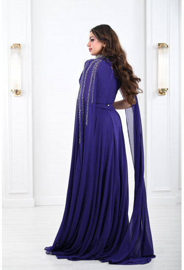 فستان مدلل بأكمام نمط كيب مطرز