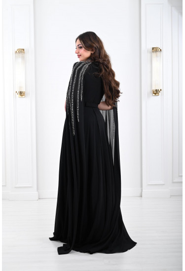 فستان مدلل بأكمام نمط كيب مطرز