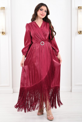 فستان نسائي ذات حواف  من الهدب الطويل 