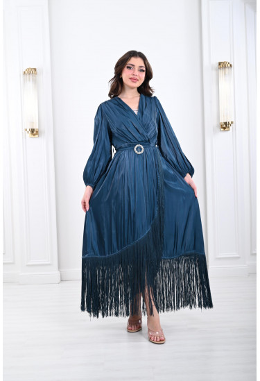 فستان نسائي ذات حواف  من الهدب الطويل 