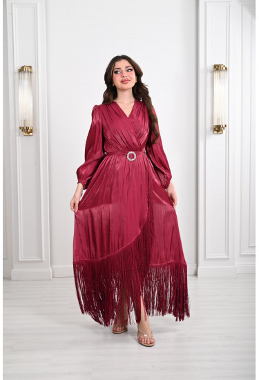 فستان نسائي ذات حواف  من الهدب الطويل 