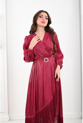 فستان نسائي ذات حواف  من الهدب الطويل 