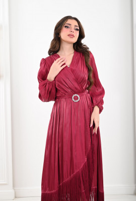 فستان نسائي ذات حواف  من الهدب الطويل 