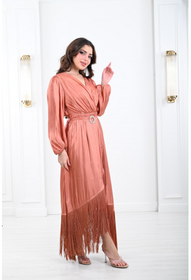 فستان نسائي ذات حواف  من الهدب الطويل 