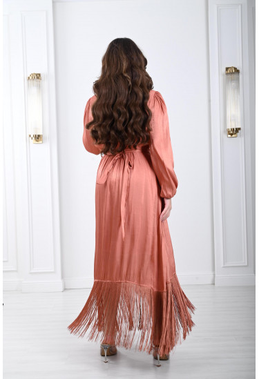 فستان نسائي ذات حواف  من الهدب الطويل 