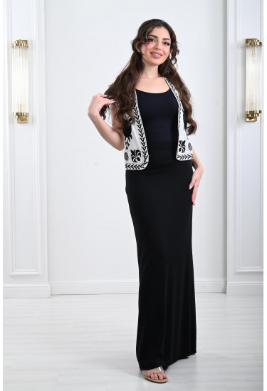 بلوزة نسائية قصيرة مطرزة