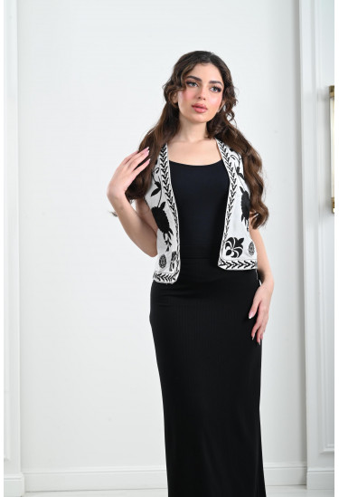 بلوزة نسائية قصيرة مطرزة