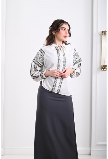 بلوزة نسائية بتطريز كنارات تراثية رقيقة
