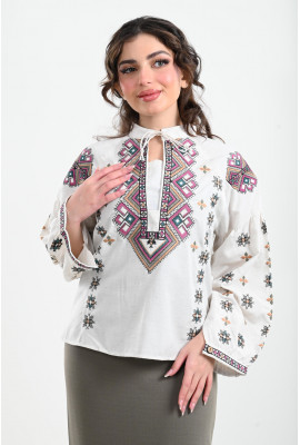  بلوزة مطرزة بأشكال هندسية 