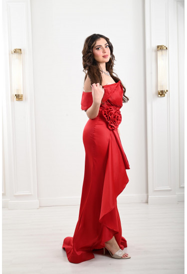 فستان سهرة نسائي بطيات ناعمة و أكتاف منسدلة