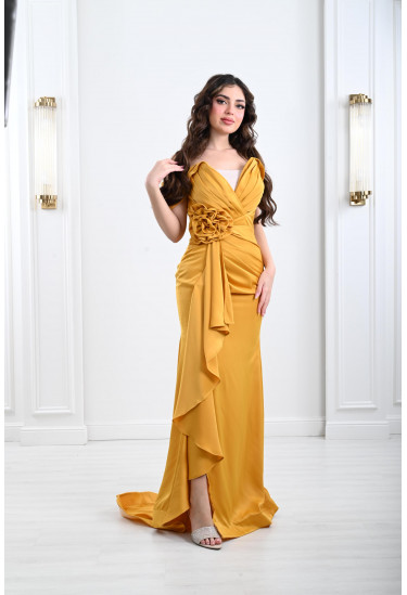 فستان سهرة نسائي بطيات ناعمة و أكتاف منسدلة