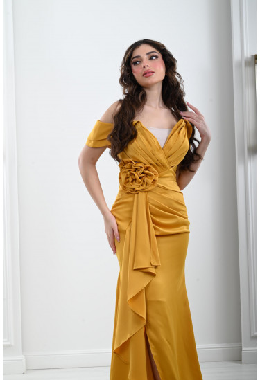 فستان سهرة نسائي بطيات ناعمة و أكتاف منسدلة